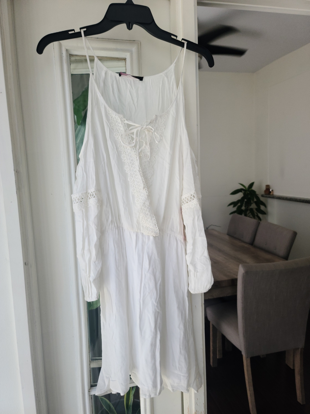 Women’s White Lace-Trim Long Sleeve Dress